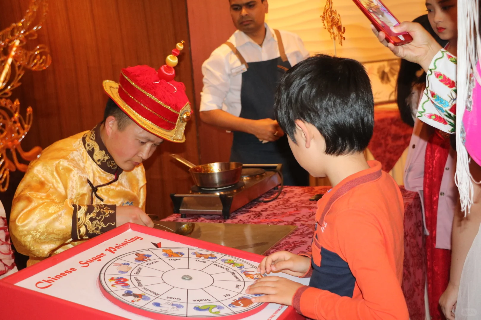 原来全世界的孩子都爱吃糖画