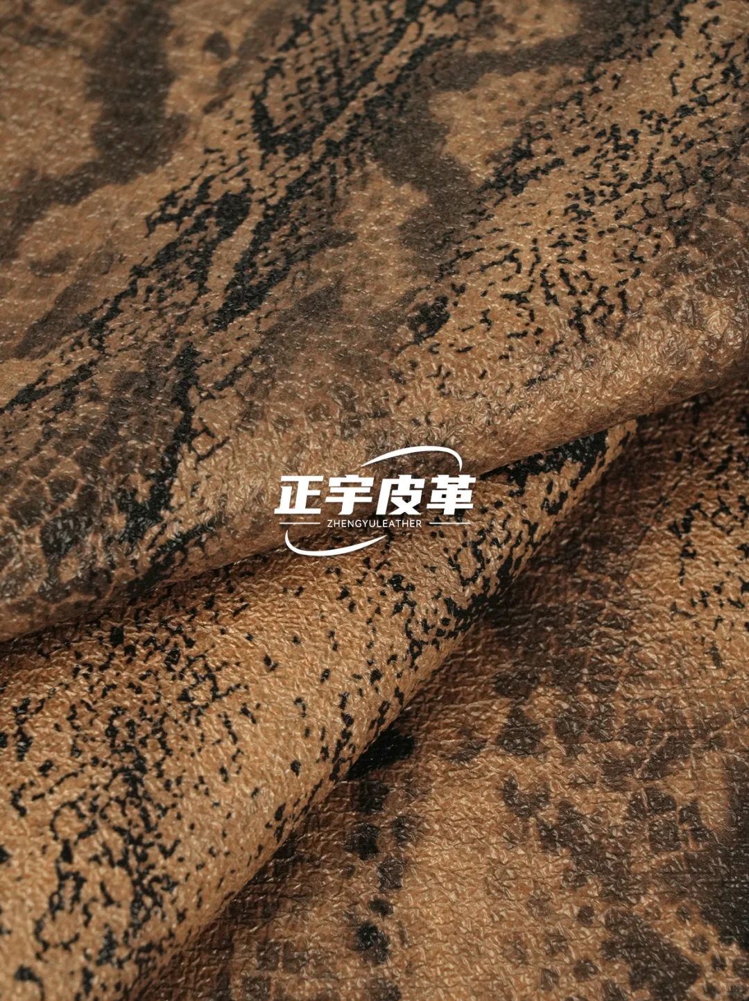 秒把穿搭野性值拉满！复古蛇纹布料