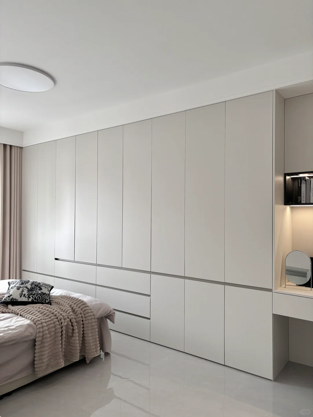 3.2m开间做床尾柜太舒服了,比衣帽间还香!