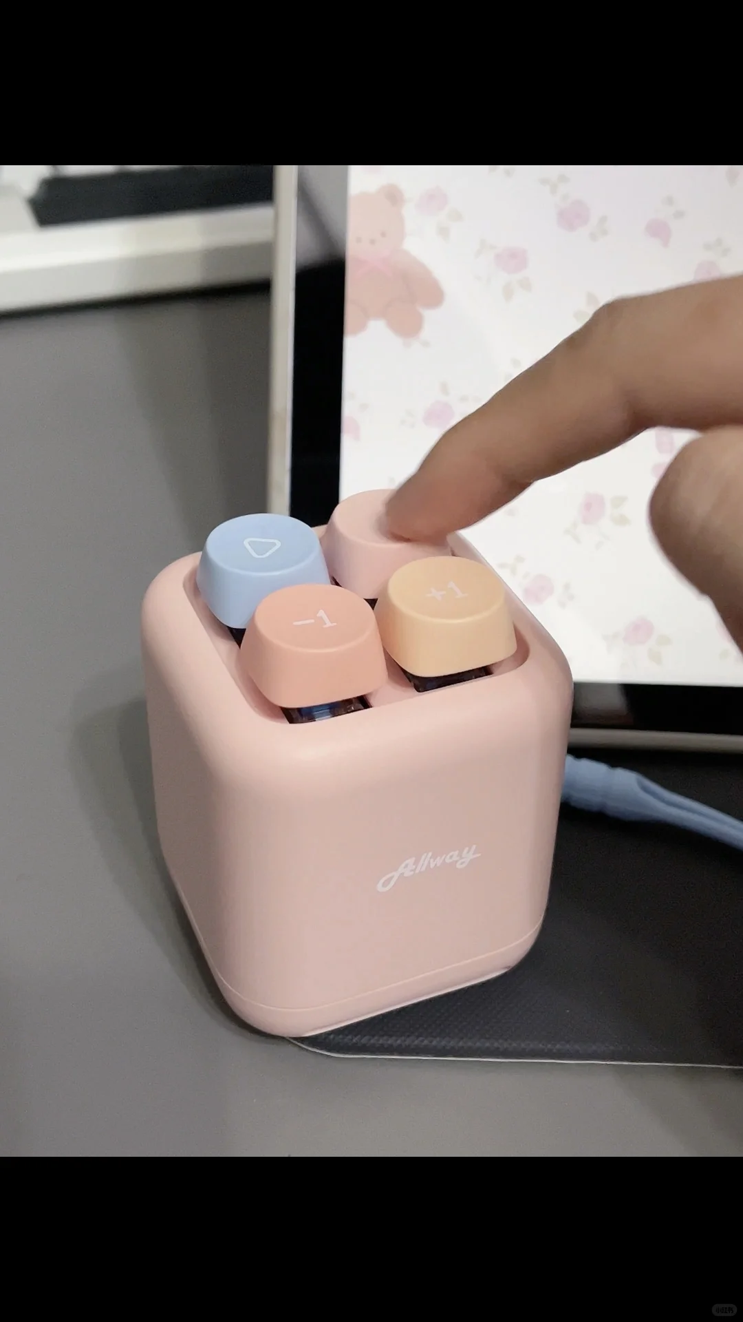 我勒个解压音箱！按起来好爽！！