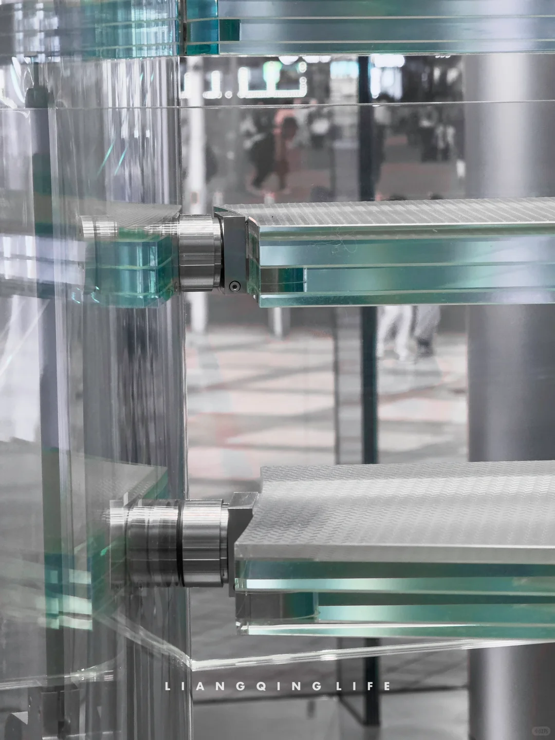 Apple店的玻璃比产品高级