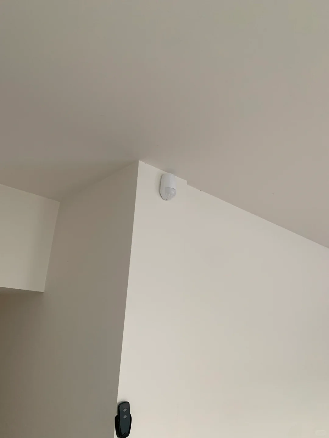 海康室内红外报警器，防盗必备，手机控制