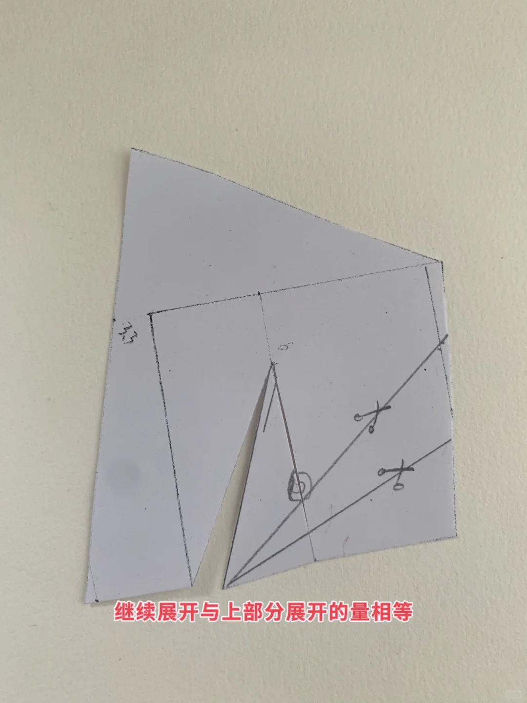 收腰显瘦纽结短袖裁剪图分享