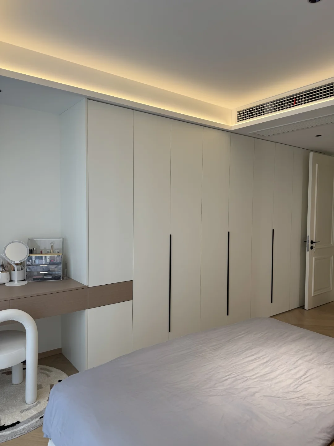 邻居说：你这床尾衣柜比我家衣帽间还实用！