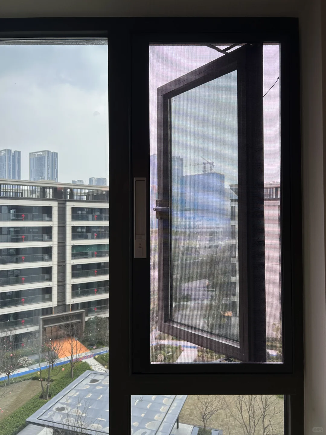 玖悦华章纱窗又一家完工