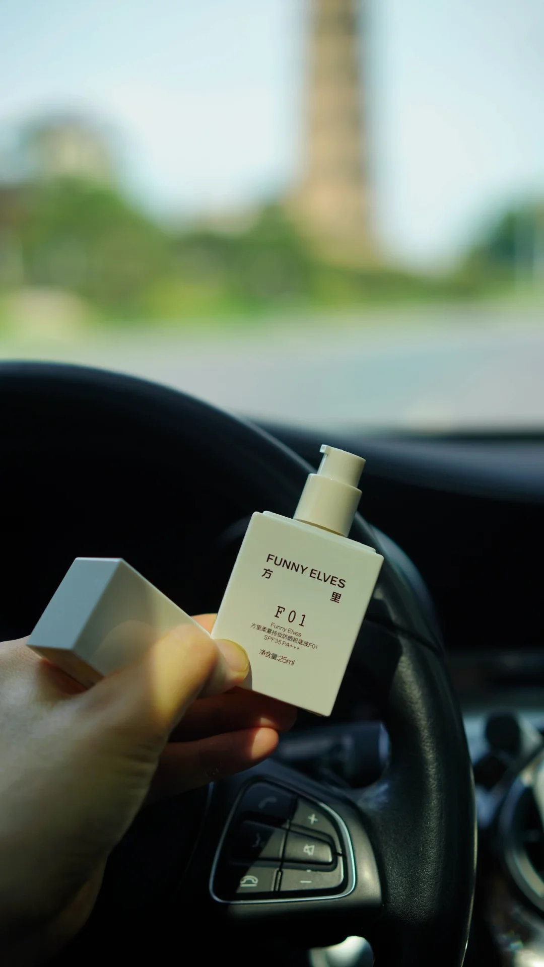 简直堪比行走的紫外线测试卡！