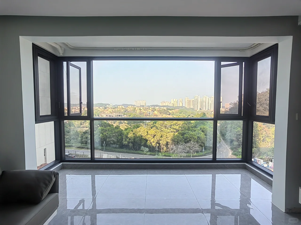 广州700加一平的断桥铝平开窗是什么配置？