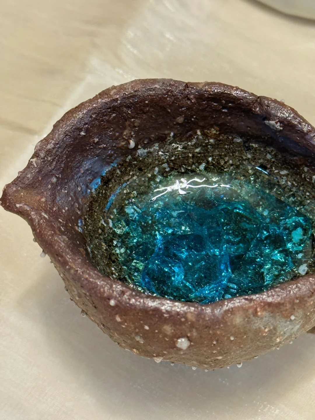 来看看玻璃放进陶瓷里烧前和烧后