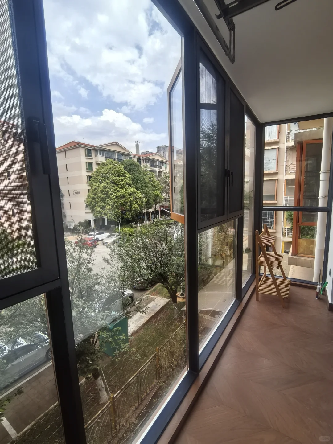 封阳台必知的断桥铝门窗要点如下: