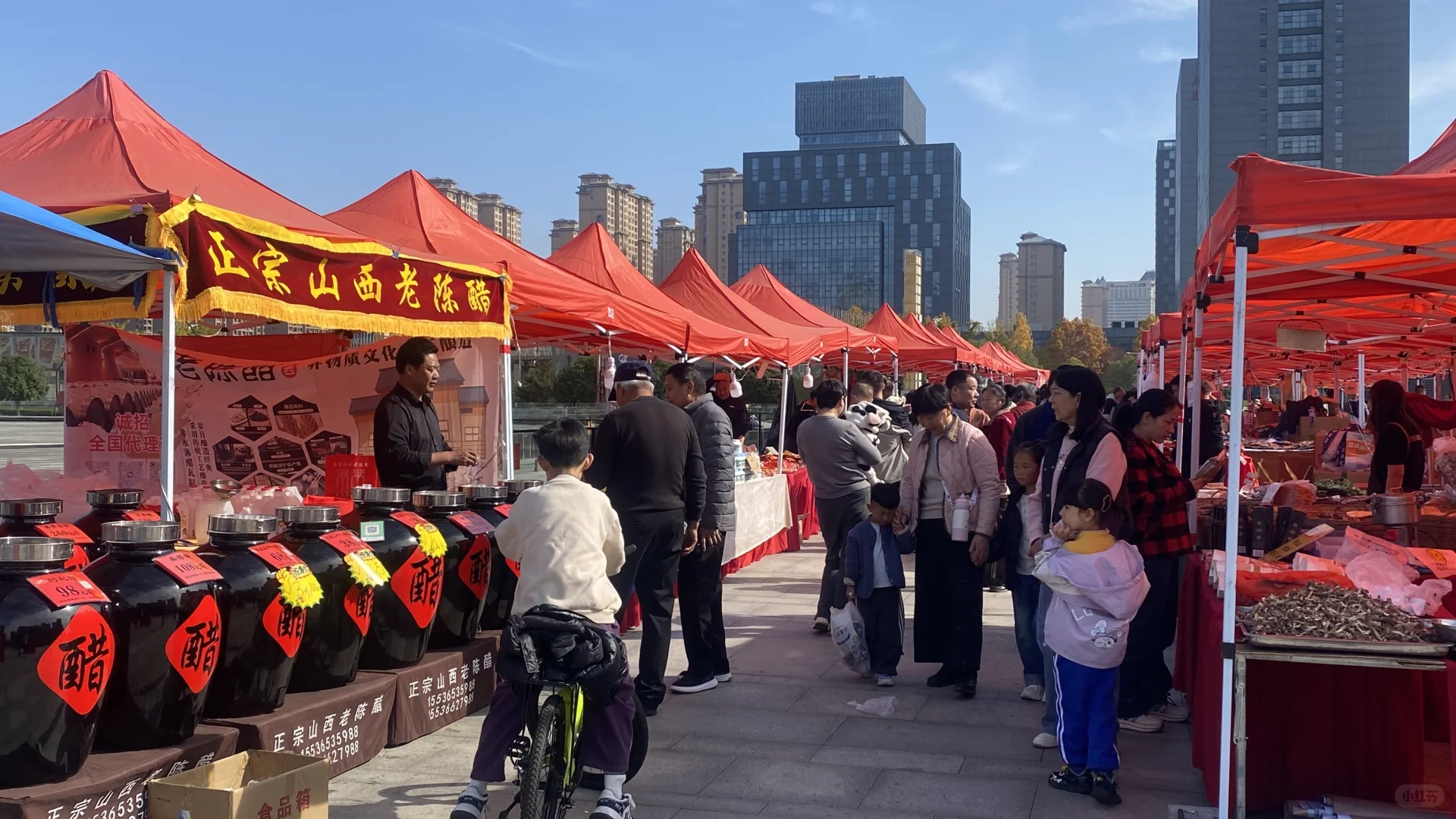 许昌科技广场的农产品展销会快去逛吧！