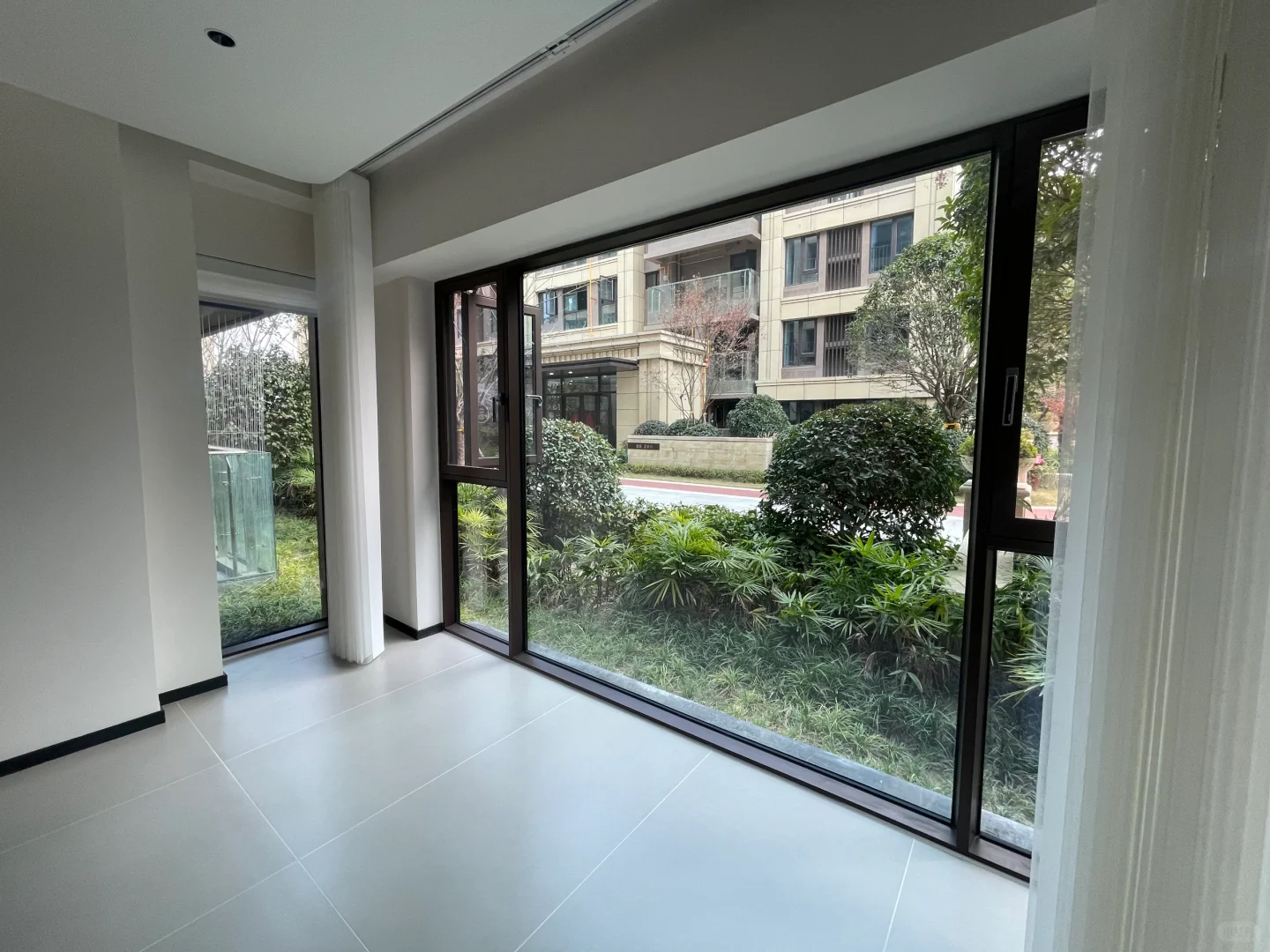 阳台就要封断桥落地窗