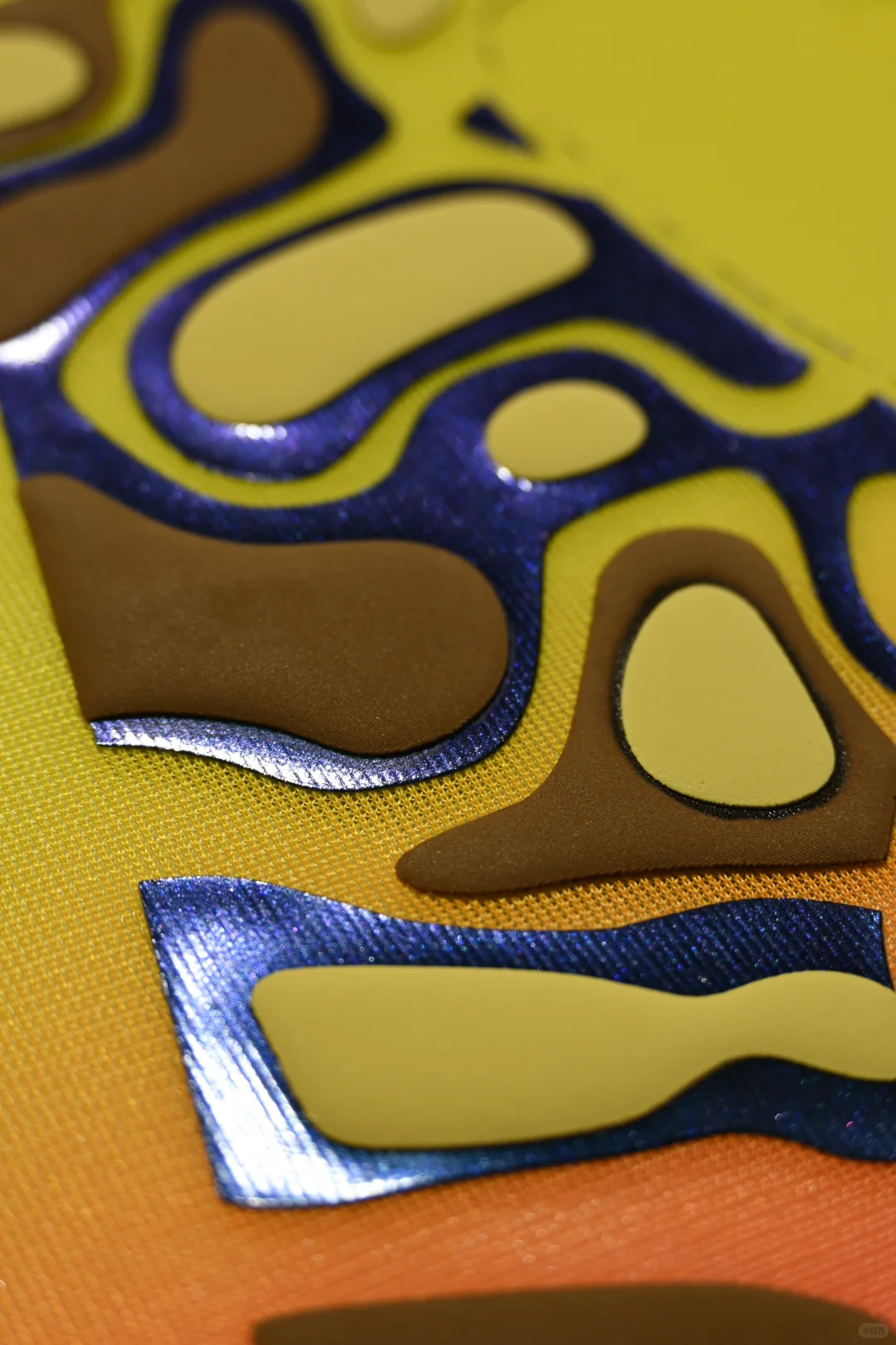 分享一款特殊效果，发泡+变色龙油墨的丝印