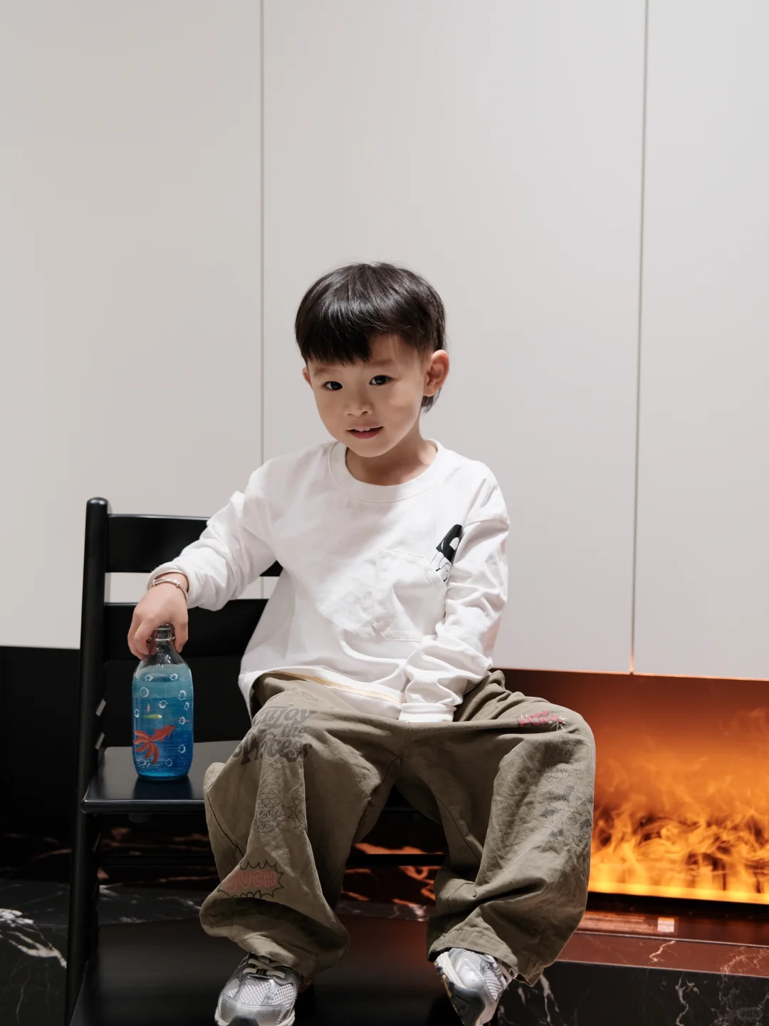 娃的幼儿园作业火了｜玻璃瓶改造成鱼缸?