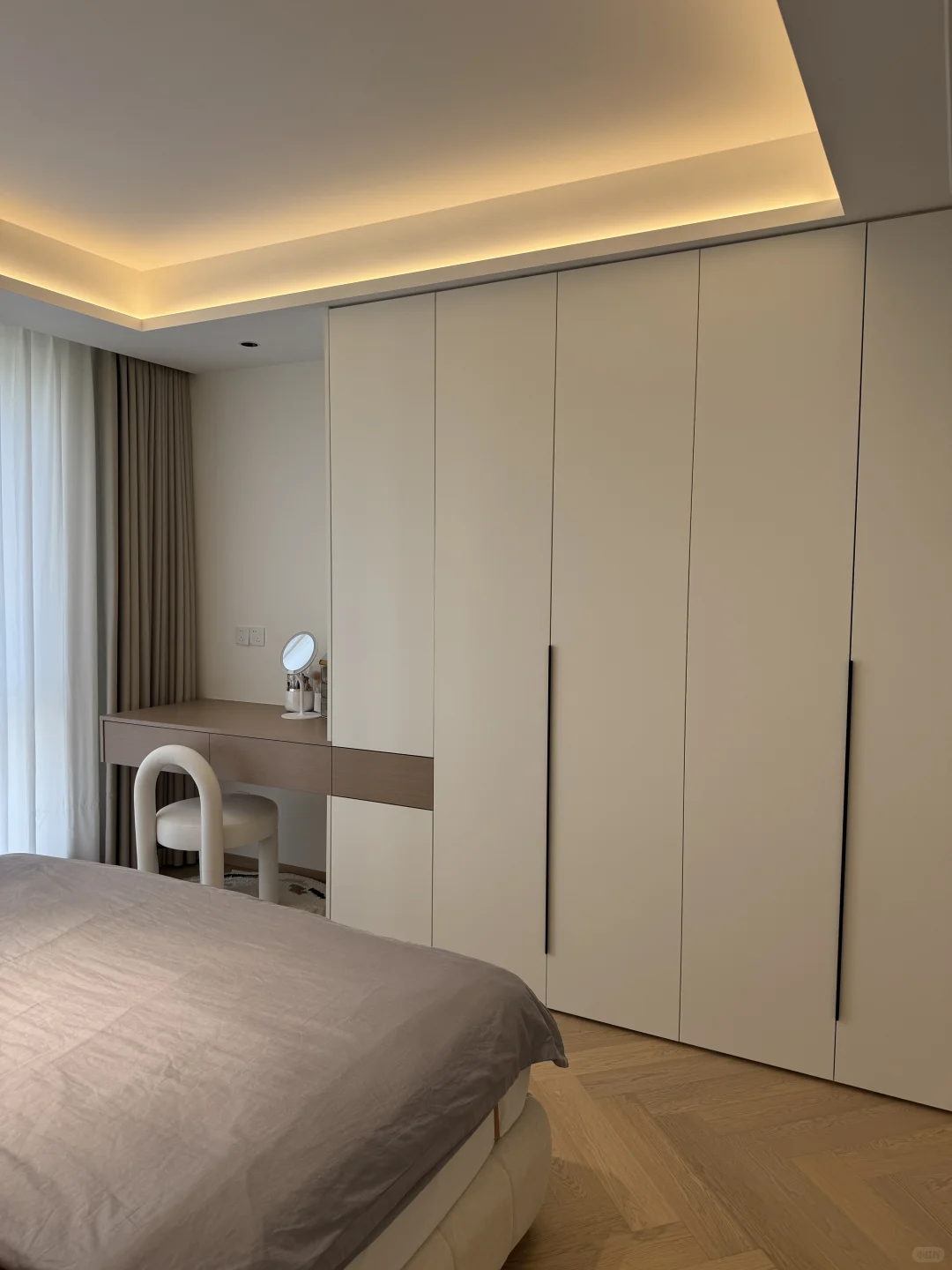 邻居说：你这床尾衣柜比我家衣帽间还实用！