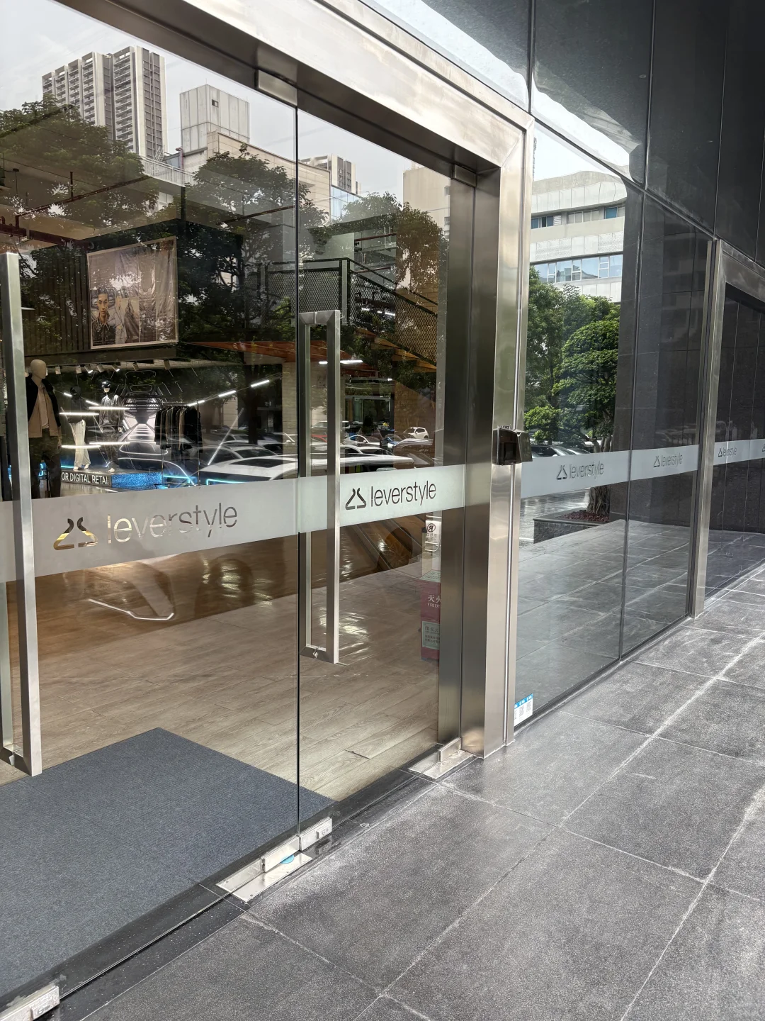 纪录拜访500家服装客户，第三十家