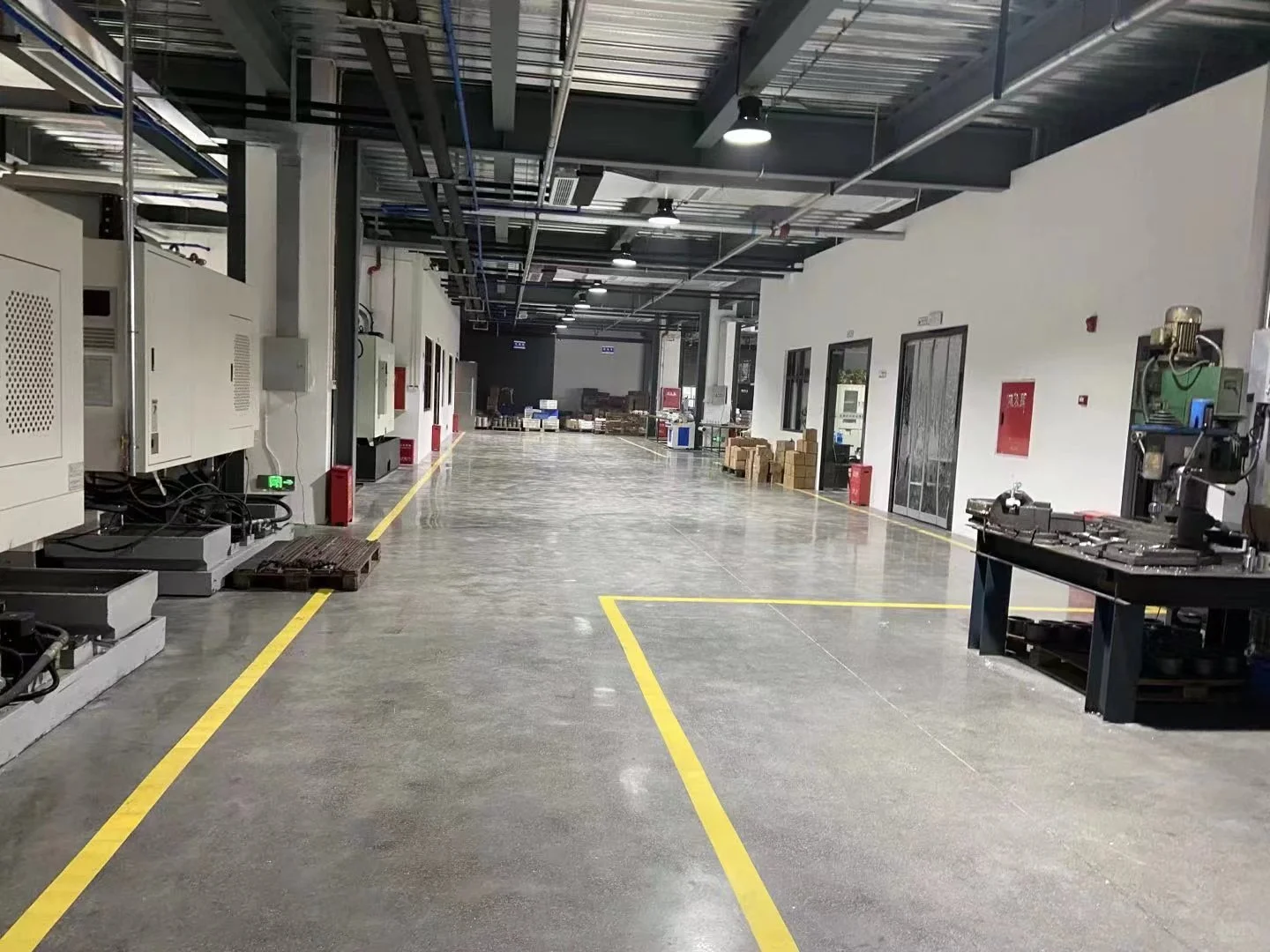 00后慢慢接手父辈的加工厂。