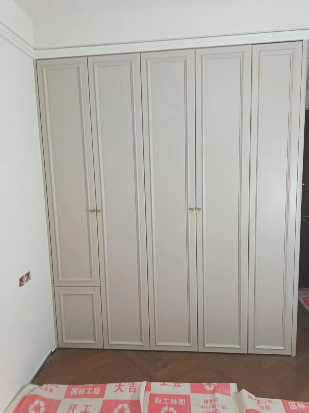 实木烤漆衣柜全案落地，太美了✨✨✨