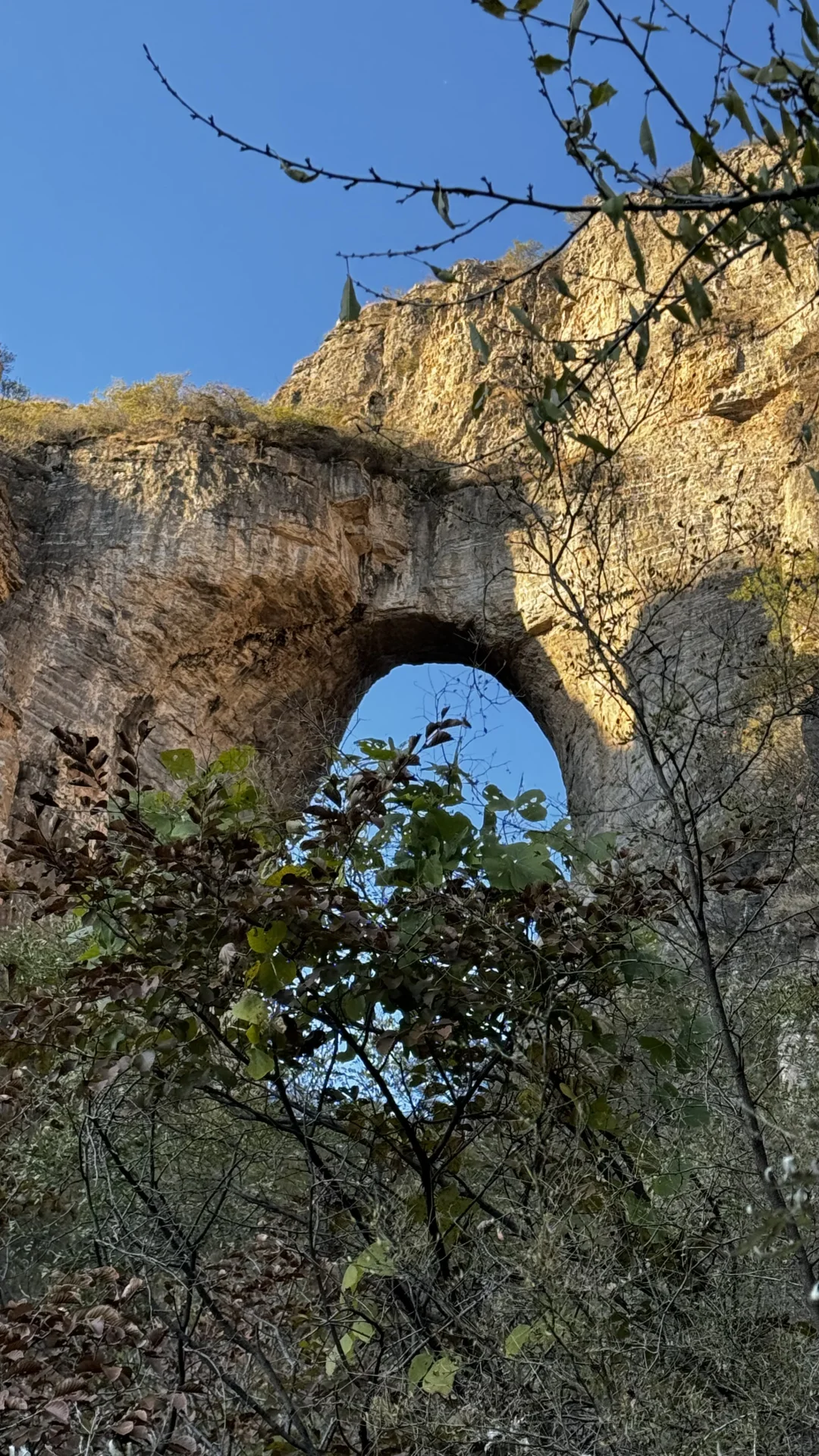 北京2h达！蚕姑坨悬崖边日照金山的秋日秘境