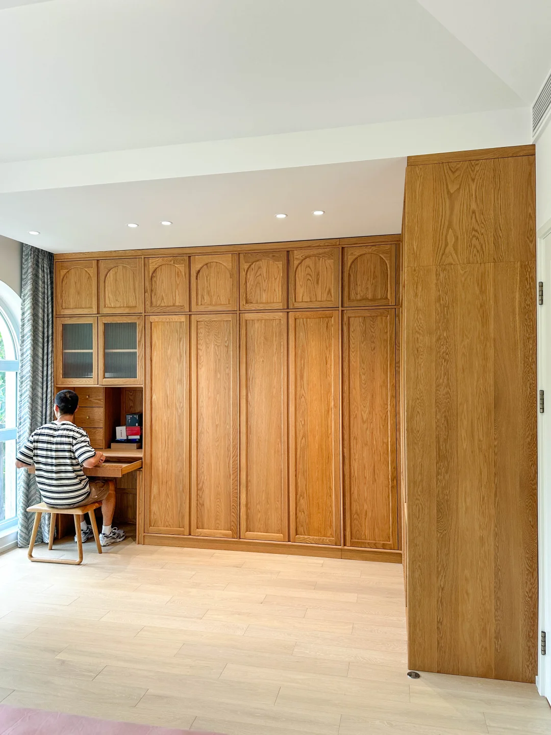 多亏有满墙衣柜✌️换季不用麻烦整理衣物