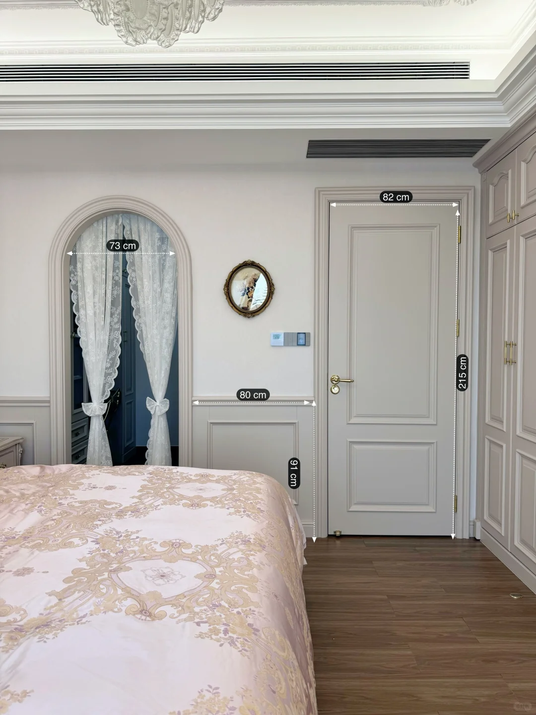 没听劝，卧室做了一整排法式床尾衣柜……?