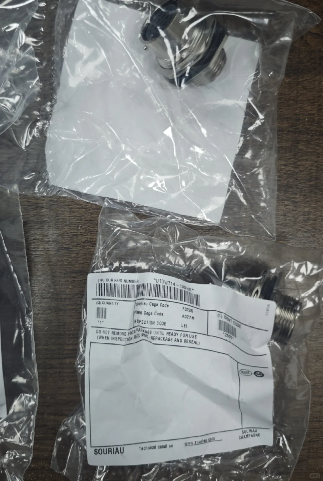 设备突然宕机信号断续?90% 是连接器掉链子