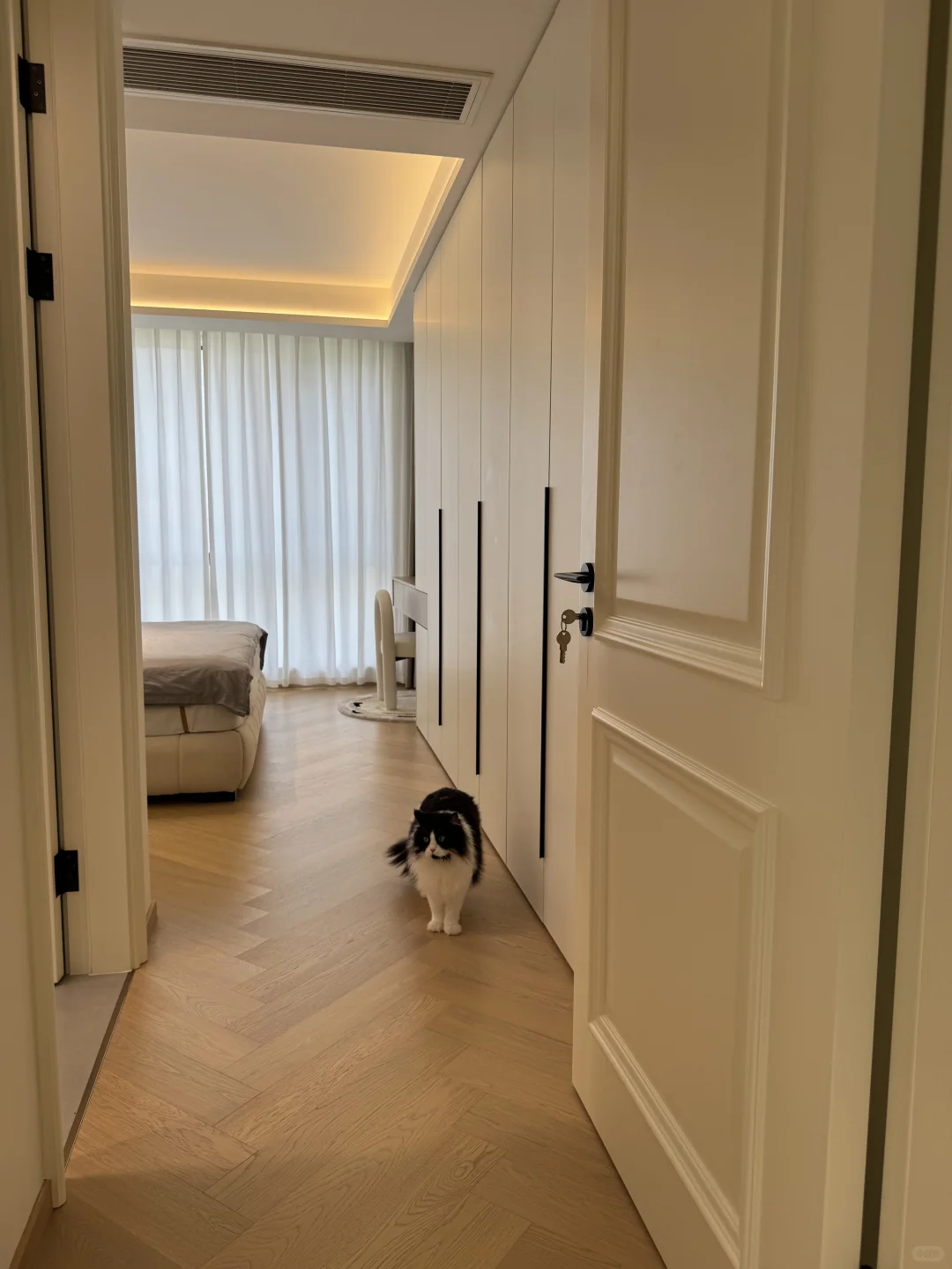 邻居说：你这床尾衣柜比我家衣帽间还实用！