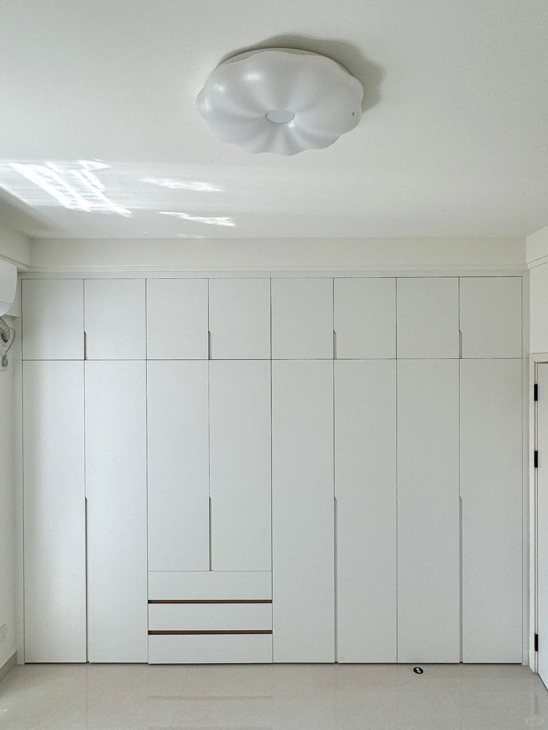 太爱我家治愈强迫症的床尾大衣柜了‼️