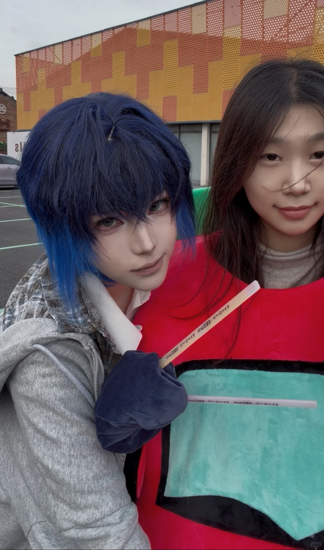 只是路过然后被五辆车塞了一手礼物？