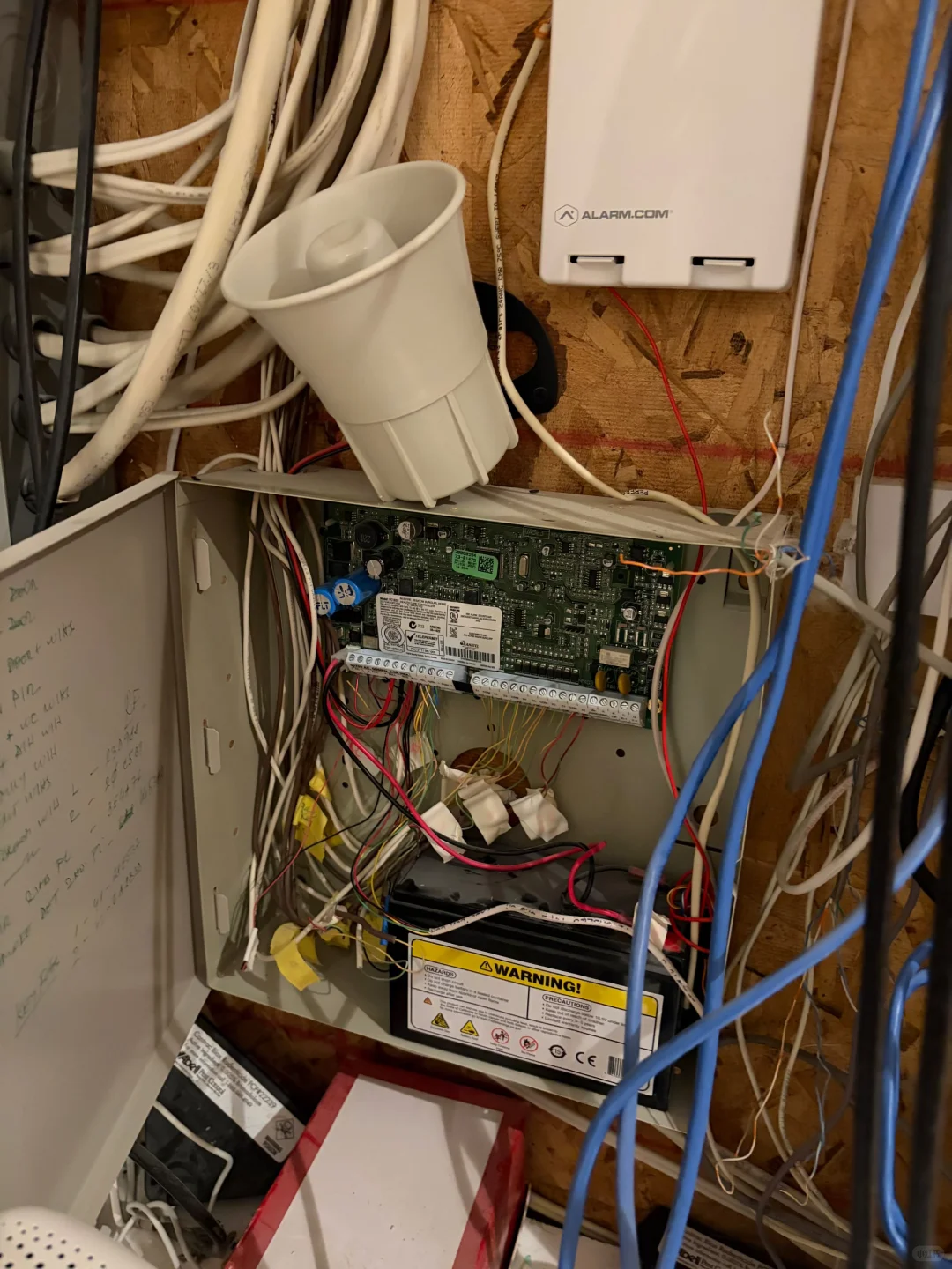 维修dsc报警器黄色故障灯亮，系统滴滴响