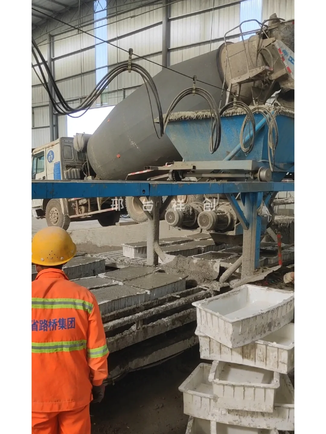 祥创小型混凝土预制构件布料机器生产线设备