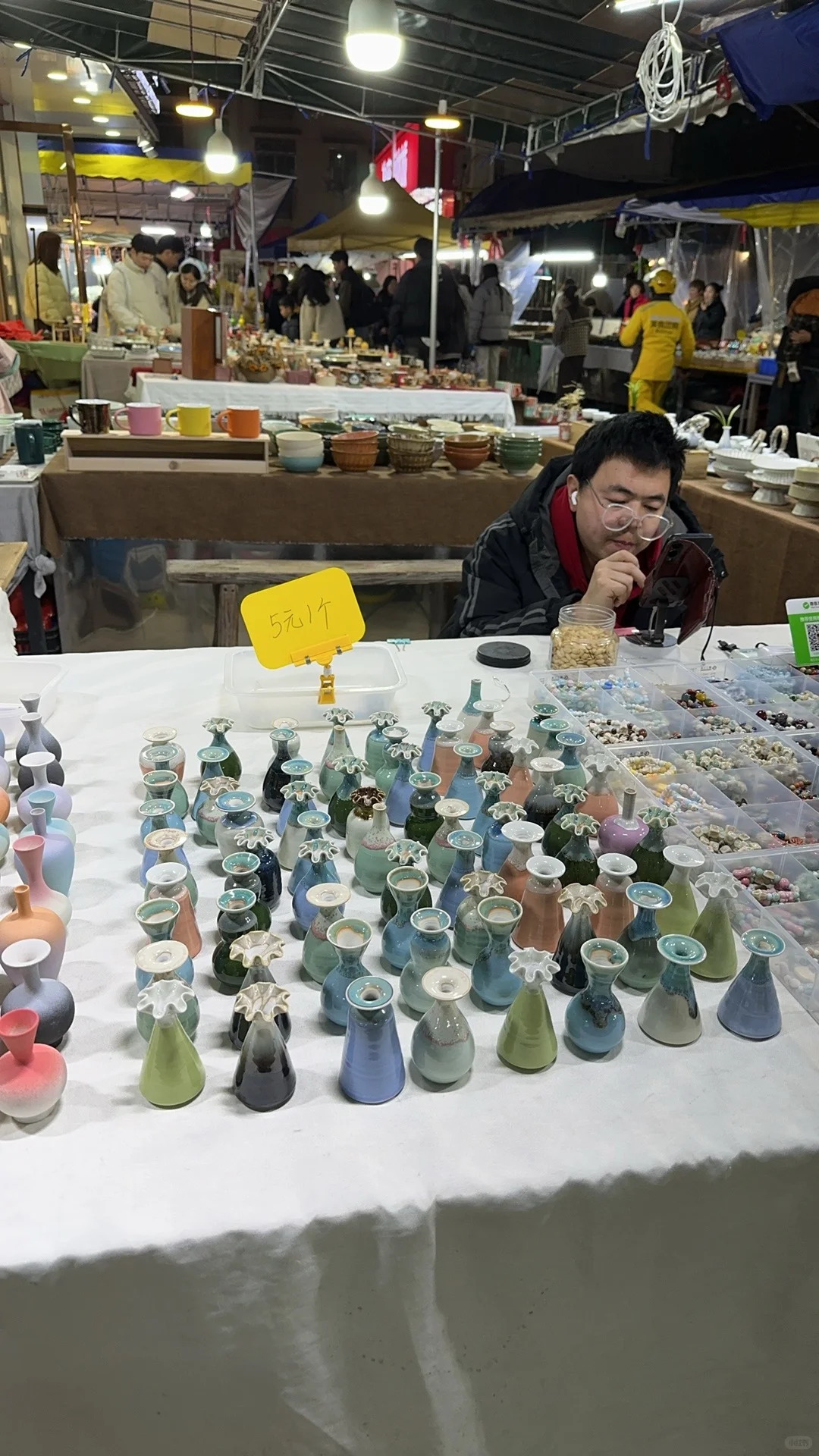 几块钱一个，讲斤称，应该没得人空手走出来吧