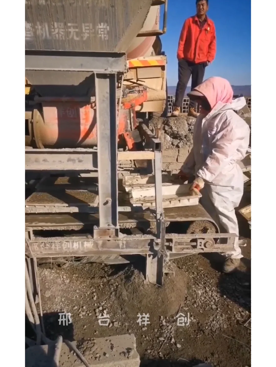 祥创混凝土预制块成型机械布料生产线设备