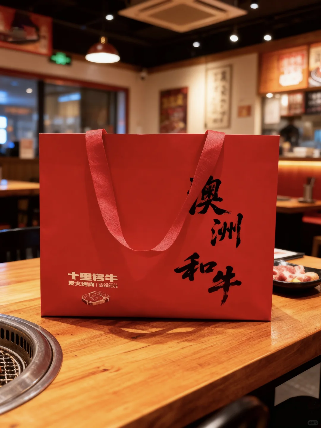 PANTONE的效果外加局部UV,叠加压纹的体验