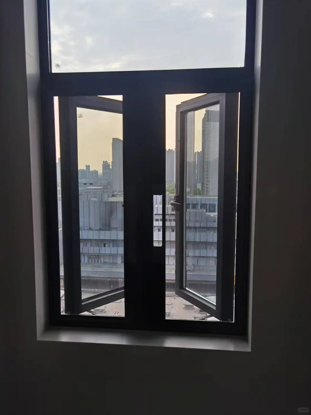 十里外滩，110系列断桥铝窗纱一体