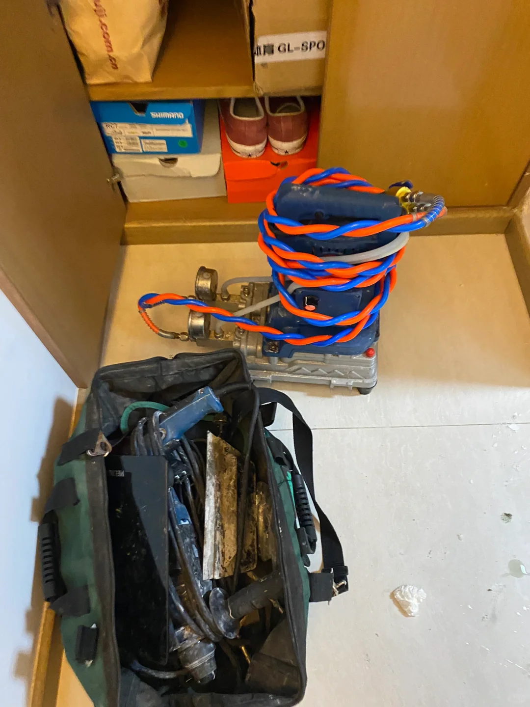 血泪教训，补卫生间外墙漏水花了9K，报警了！！