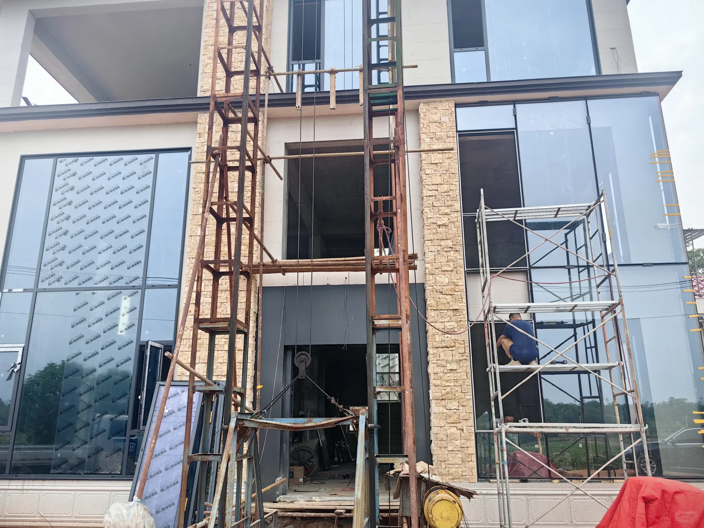 来喽来喽，新家的玻璃马上完工啦！?