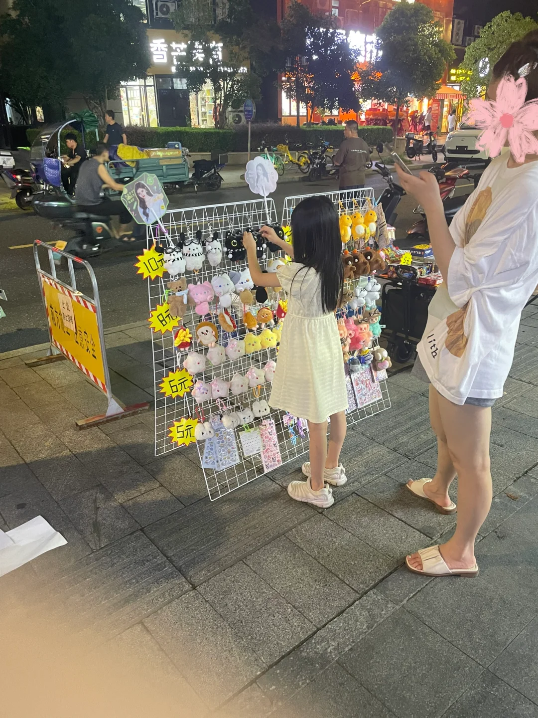 摆摊第 16 天|夜市收入 177 元!布丁成顶流