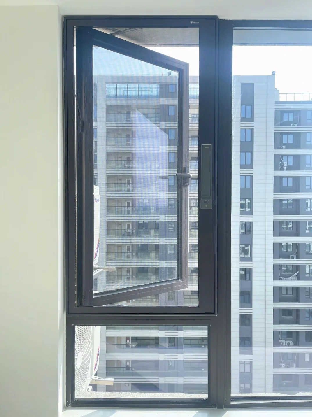 给正在装修还没封窗的参考下！2w系统窗下车