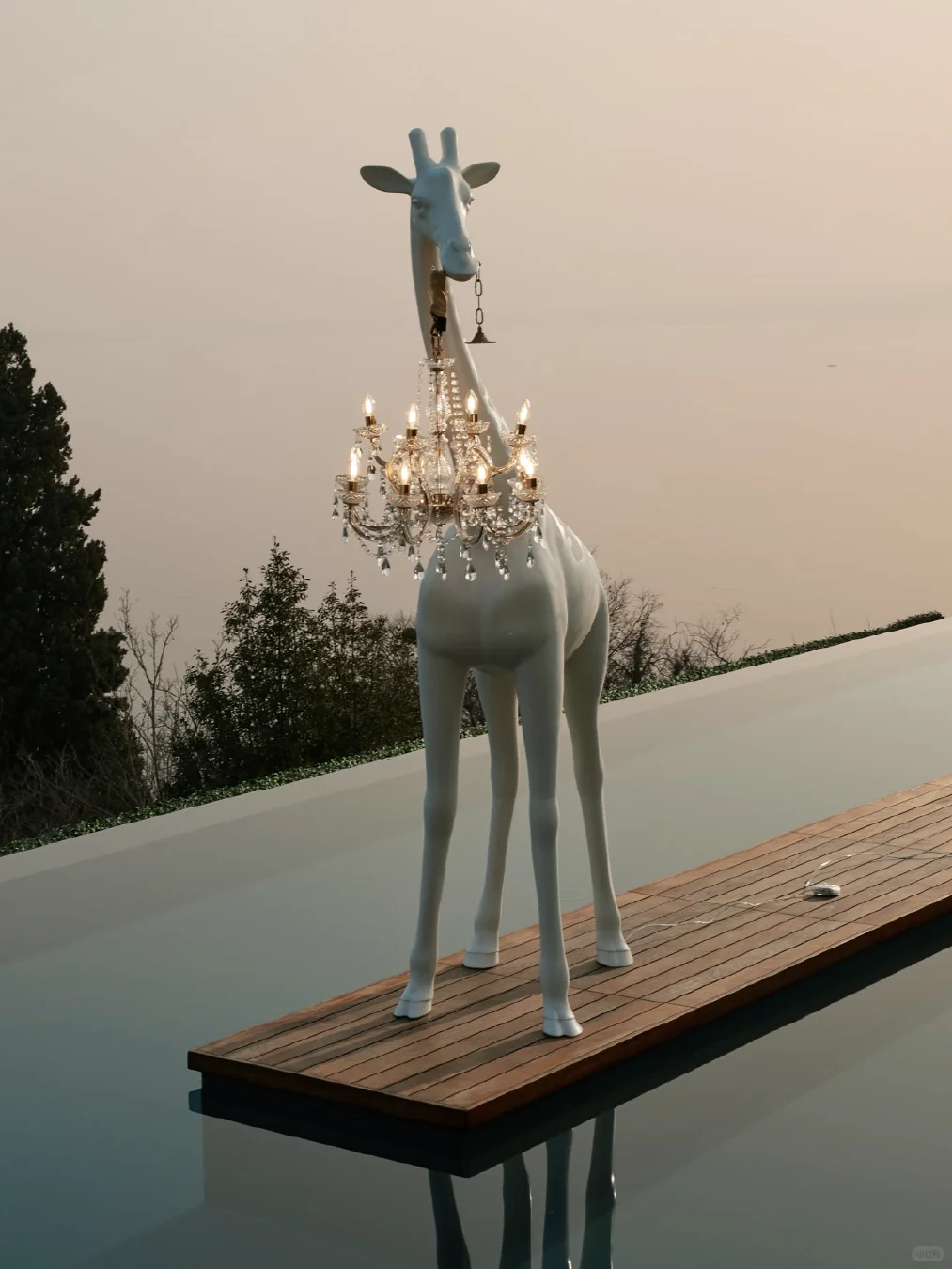 Qeeboo长颈鹿将非洲草原的优雅凝入家居空间