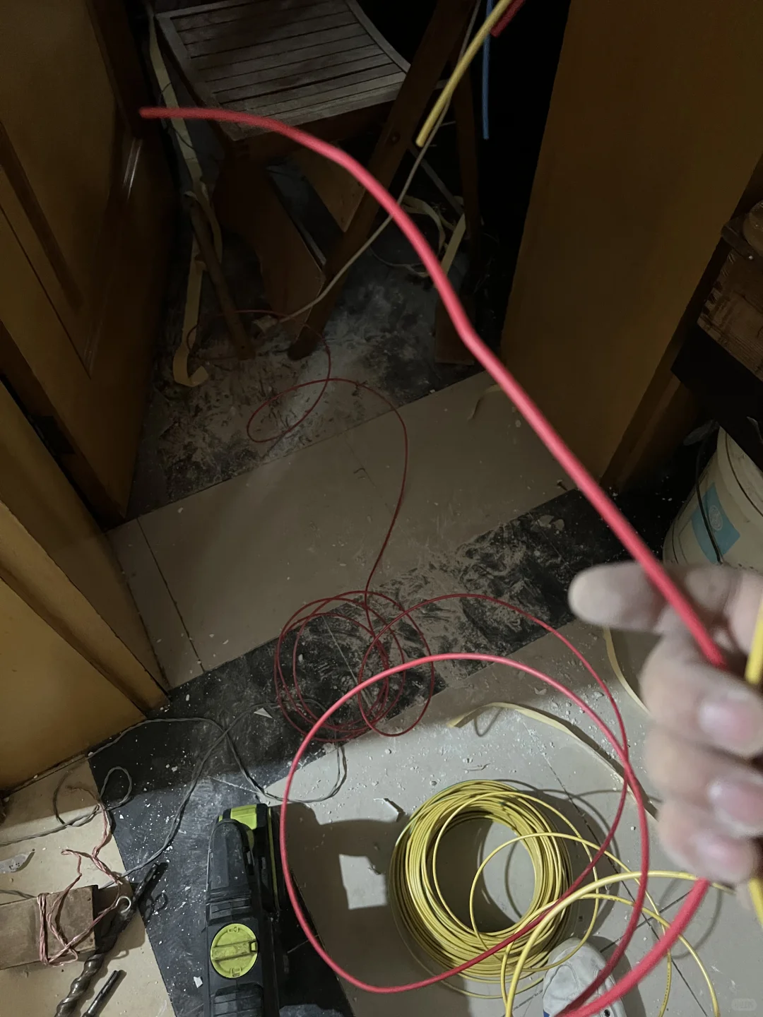 上天在提醒你！这样找电工上门维修靠谱?