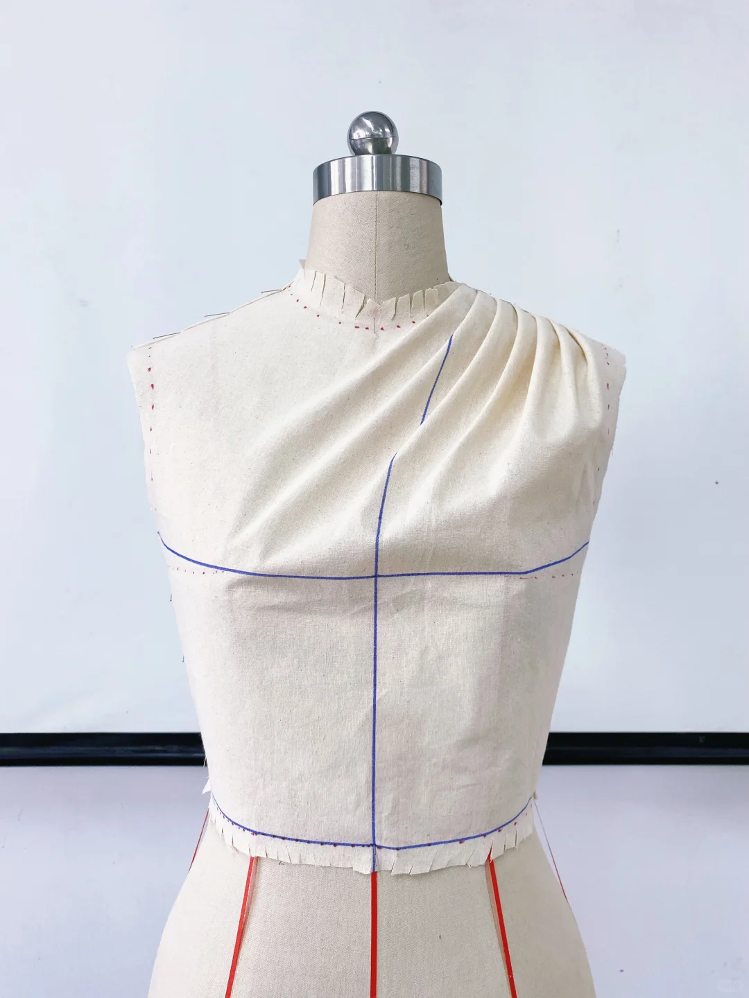 服装立体裁剪·全省转移为褶