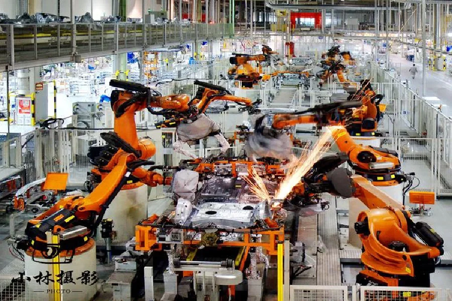 参观一汽大众汽车生产线可泰酷拉！