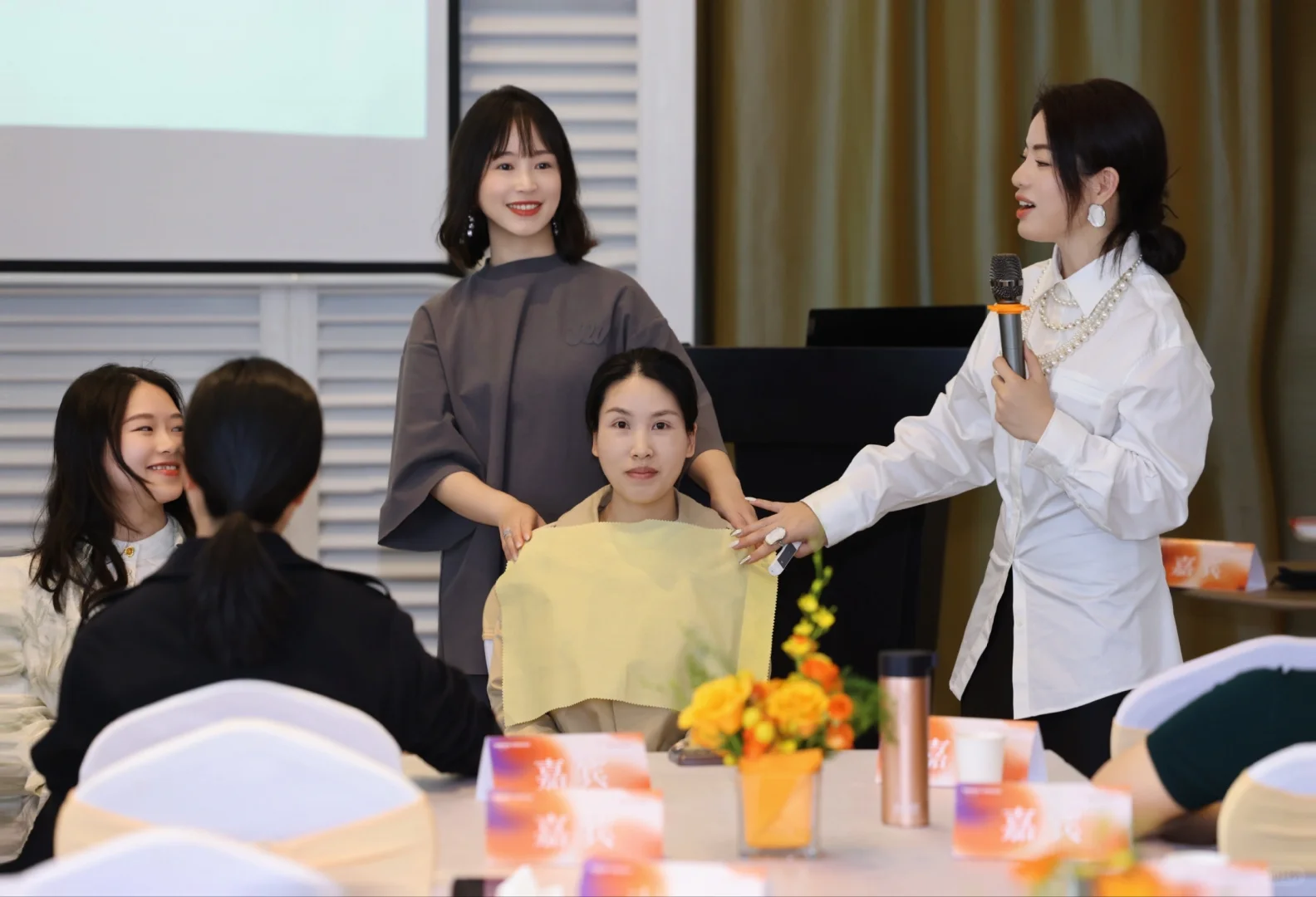 简心形象管理丨私藏秘籍：色彩搭配大法