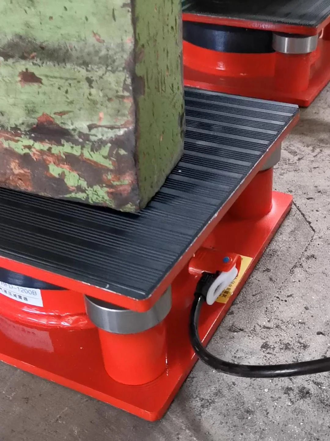 被工厂冲床的剧烈振动搞到头大？?