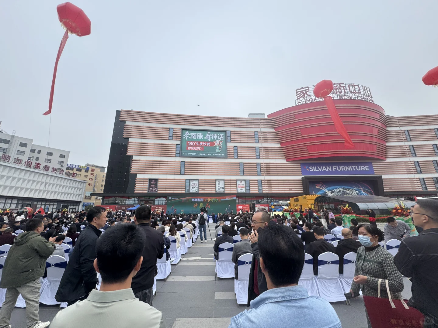 南康展销会把人已累趴