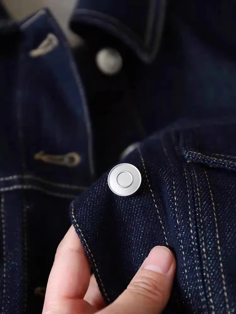 ?短款牛仔外套撞色设计太有感