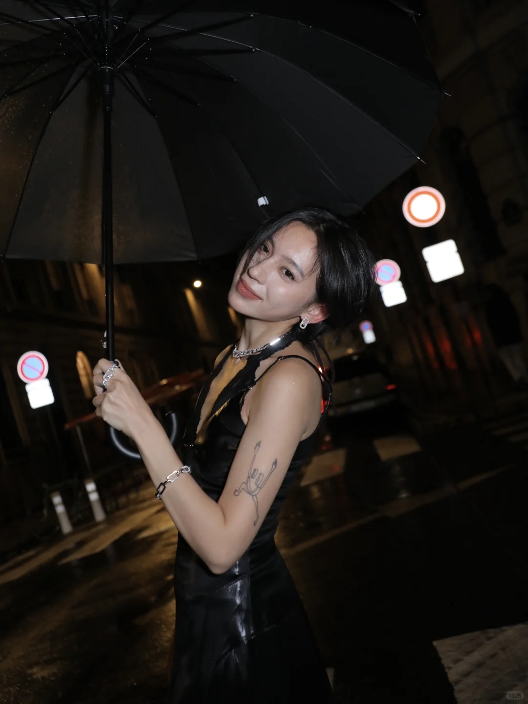 被巴黎的夜晚闪耀到了！