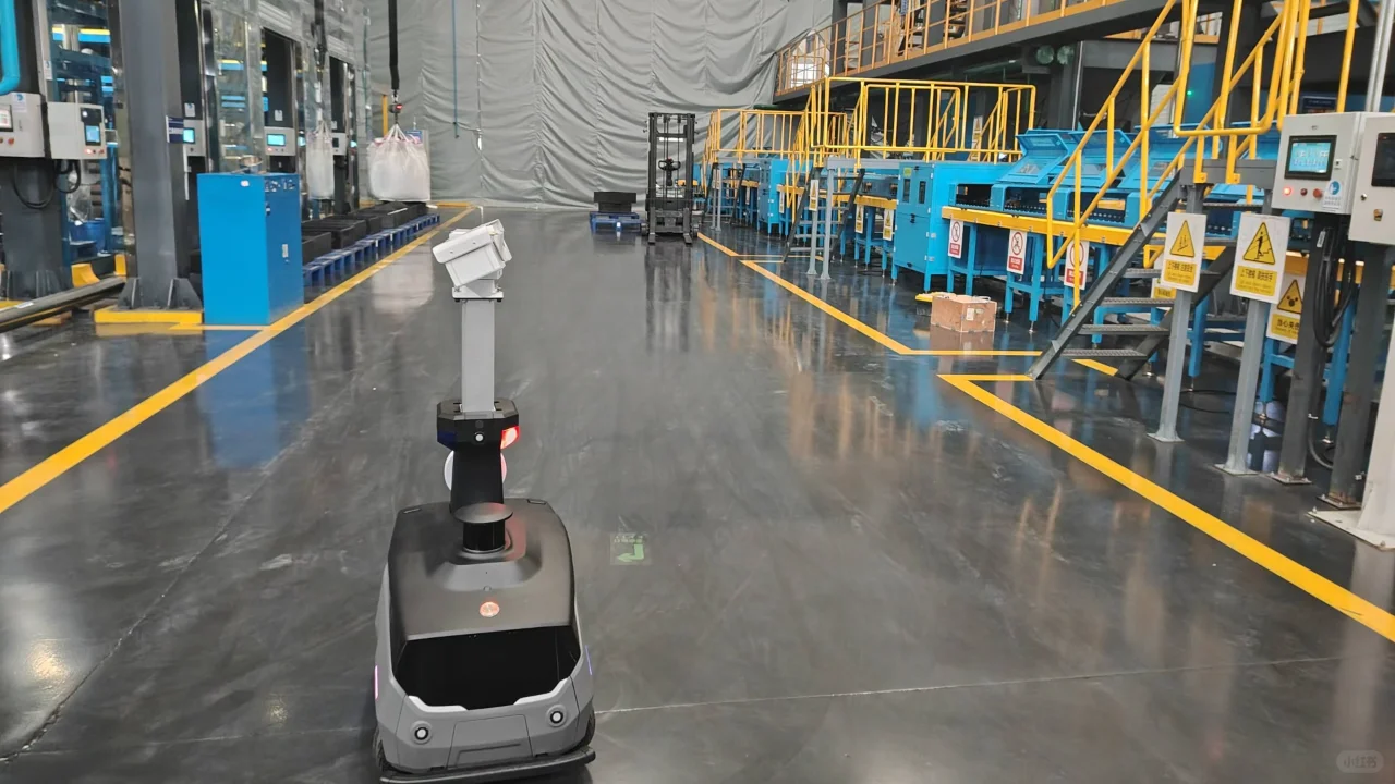 万为安防巡检机器人在现代化工厂的应用