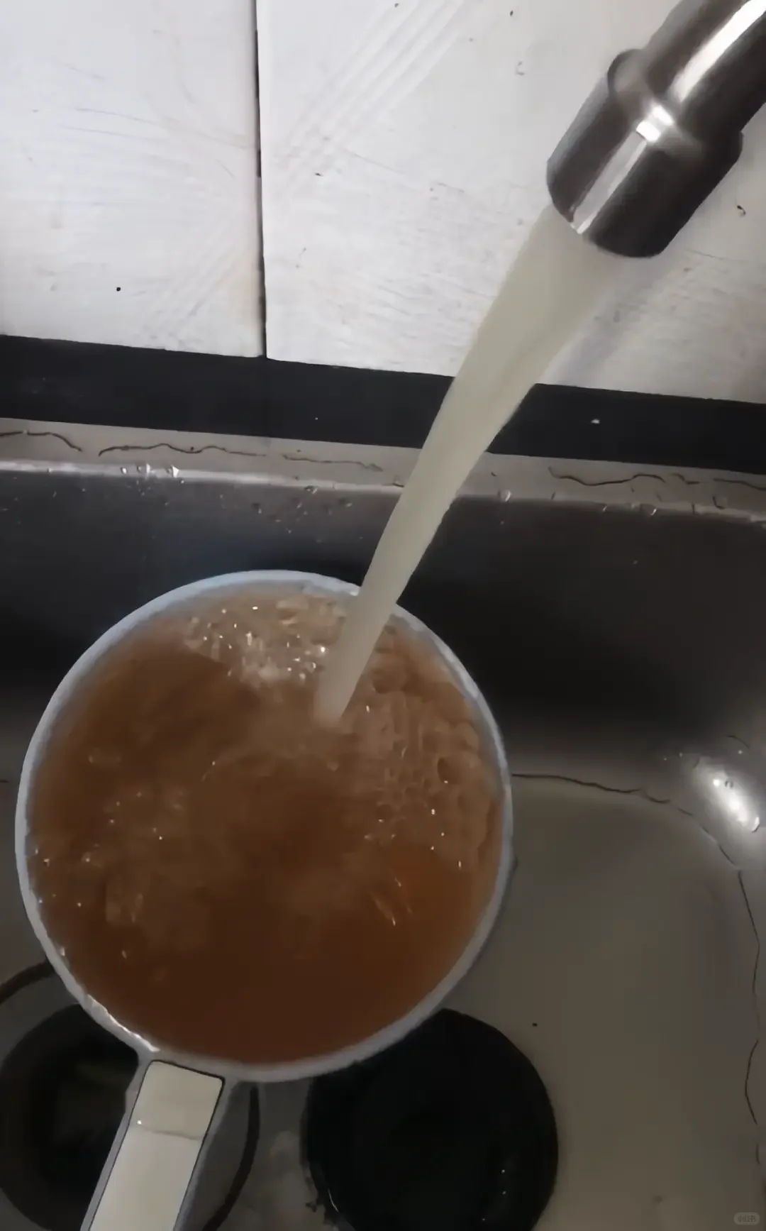 问！为什么我家的自来水出来是浑浊的