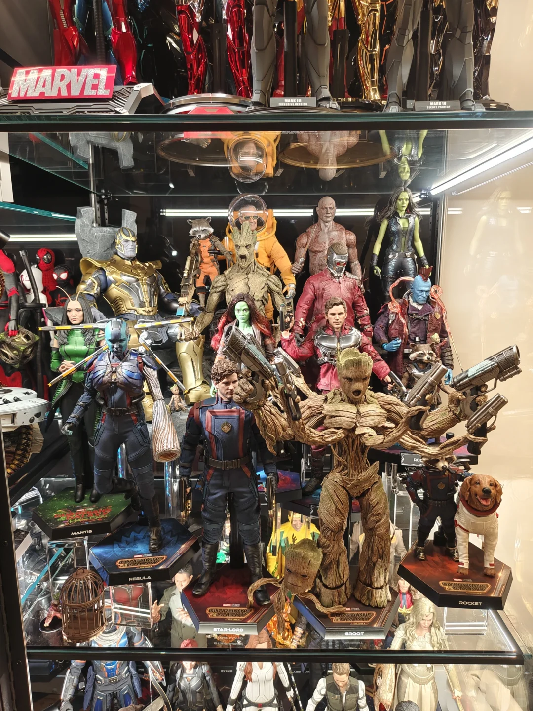 很久没有更新我的hottoys柜了